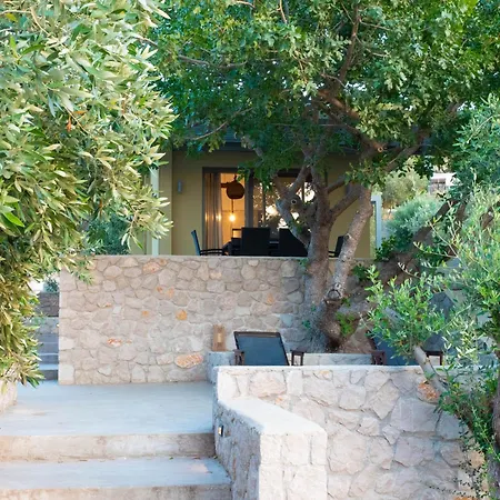 Villa Nerόessa * Vouliagmeni-meer