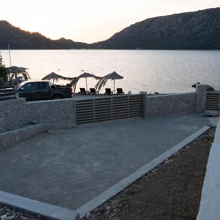 Vakantiehuis Villa Nerόessa Vouliagmeni-meer