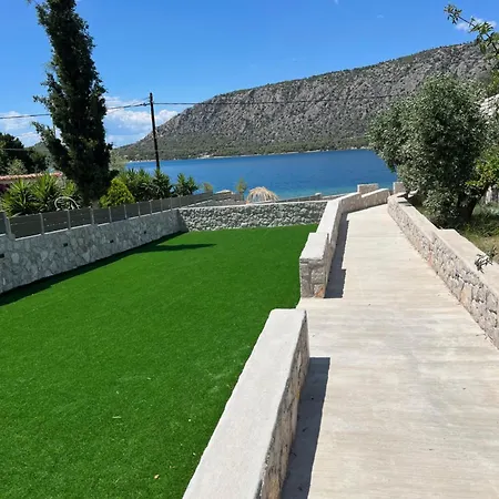 Сasa de vacaciones Nerόessa Limni Vouliagmenis
