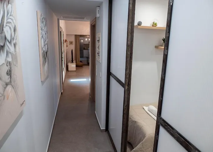 Villa Nerόessa Lac de Vouliagmeni