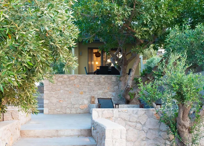 Villa Nerόessa * Lac de Vouliagmeni